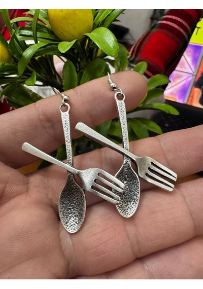 Çatal Ve Kaşık Figürlü Sallantılı Metal Küpe Eğlenceli Tasarım Çok Renkli