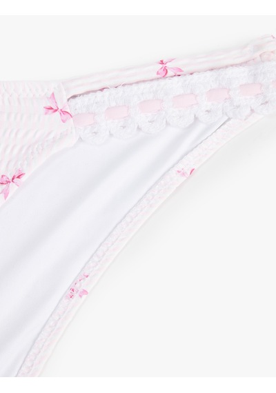 Koton Koton X Sibil Çetinkaya - Kroşe Detaylı Fiyonk Baskılı Dokulu Bikini Altı Pembe Desenli 6sak00070mm