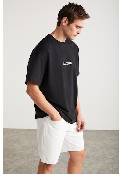 Grimelange RICO Erkek %100 Pamuklu Önü Ve Arkası Baskılı Bisiklet Yaka Kısa Kollu Oversize Siyah T-Shirt Grimelange RICO Erkek %100 Pamuklu Önü Ve Arkası Baskılı Bisiklet Yaka Kısa Kollu Oversize Siyah T-Shirt
