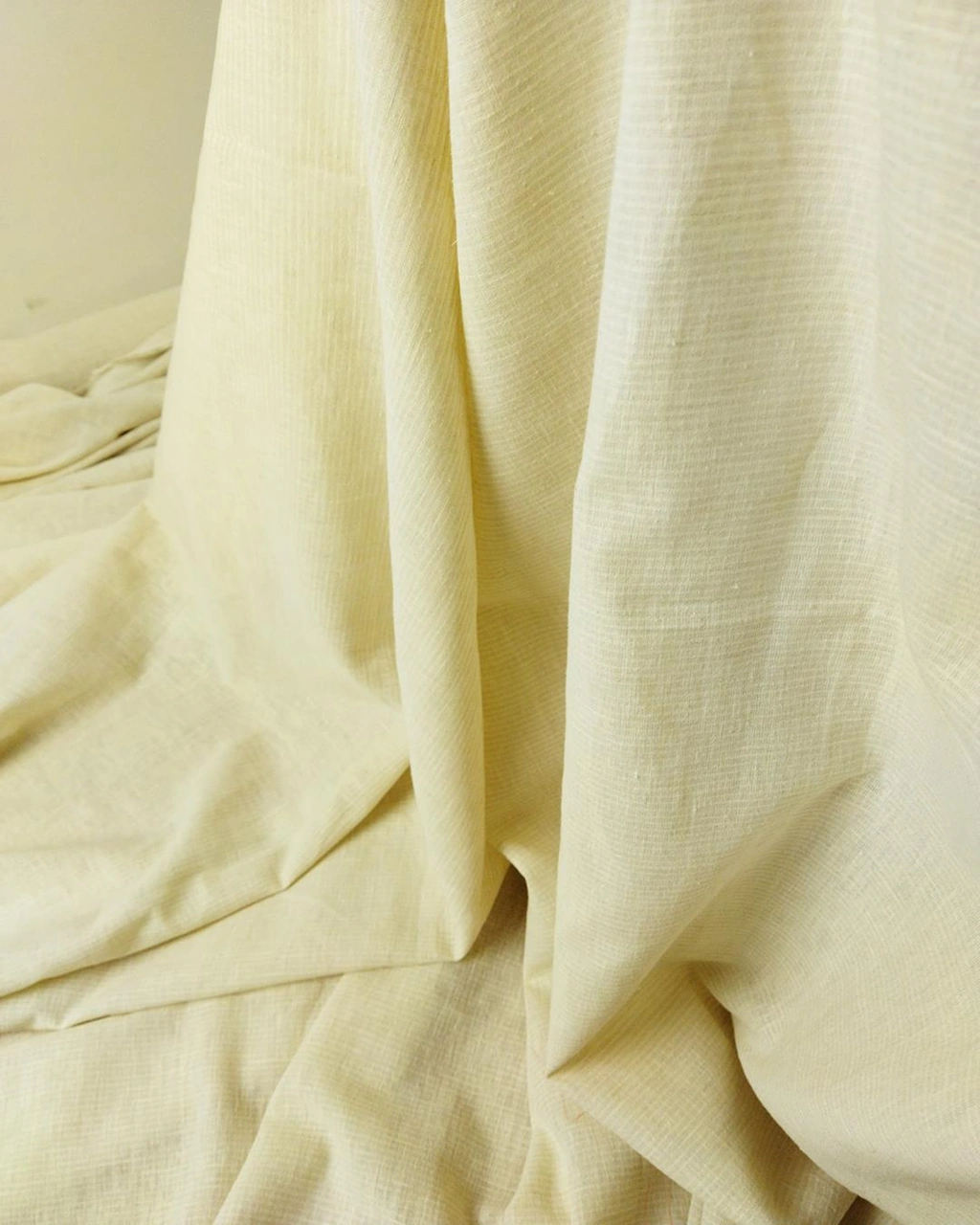 Kremle Ekru Arası Renkte Dokuma En 150 Cm X Boy 230 Cm -4090