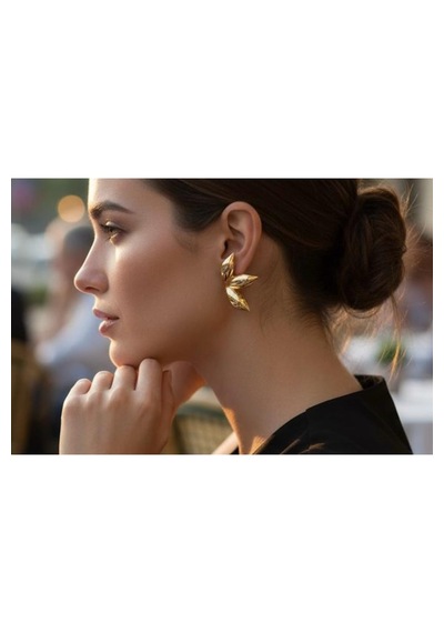 Kadın Gold Renk Çiçek Formlu Çelik Küpe
