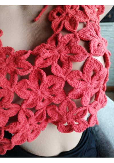 El Örgüsü Çiçek Motif Askılı Crop Kırmızı