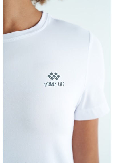 Tommy Life Beyaz Sırt Yırtmaç Detaylı O Yaka Kısa Kollu Standart Kalıp Kadın T-shirt - 97267 Beyaz Tommy Life Beyaz Sırt Yırtmaç Detaylı O Yaka Kısa Kollu Standart Kalıp Kadın T-shirt - 97267 Beyaz