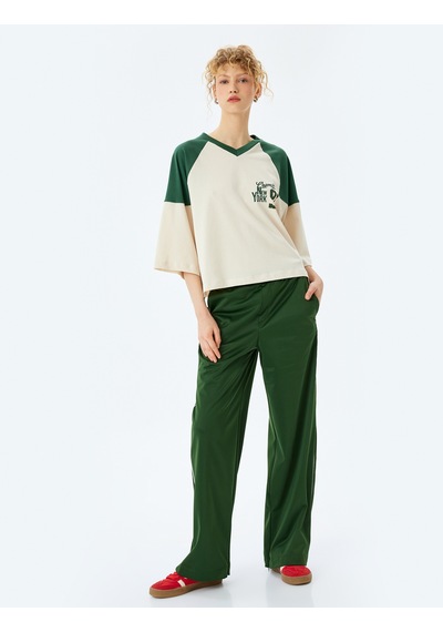 Koton Arkası Baskılı Oversize V Yaka Crop Kolej Tişört Bej 5sal10363ık Ekru Koton Arkası Baskılı Oversize V Yaka Crop Kolej Tişört Bej 5sal10363ık Ekru