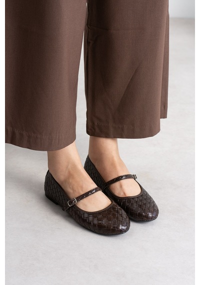 Shoetek Sawra Kadın Babet Önden Bantlı Tokalı Örgü Desenli Kahhverengi Deri Kahve Kroko Shoetek Sawra Kadın Babet Önden Bantlı Tokalı Örgü Desenli Kahhverengi Deri Kahve Kroko