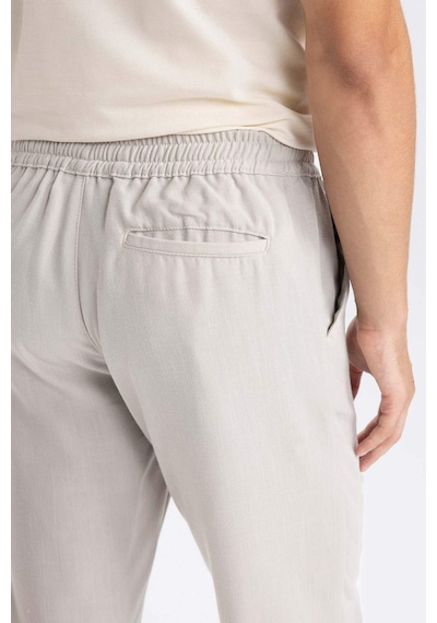 DeFacto Yazlık Jogger Pantolon Slim Fit Dar Kesim Beli Bağcıklı Cepli Düz Paça D8638AX24AUGR107 DeFacto Yazlık Jogger Pantolon Slim Fit Dar Kesim Beli Bağcıklı Cepli Düz Paça D8638AX24AUGR107