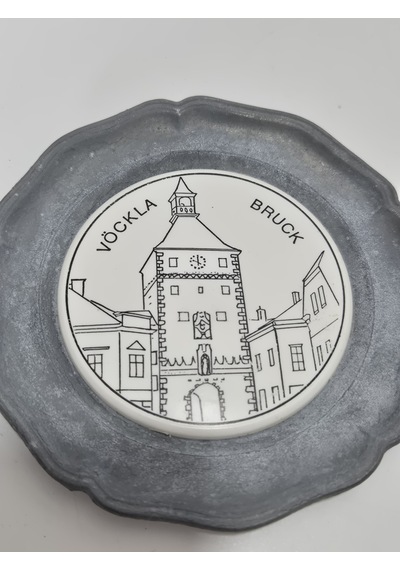Vintage Zınn Çerçeveli Dekoratif Vöcklabruck Temalı Duvar Tabağı 10cm 001