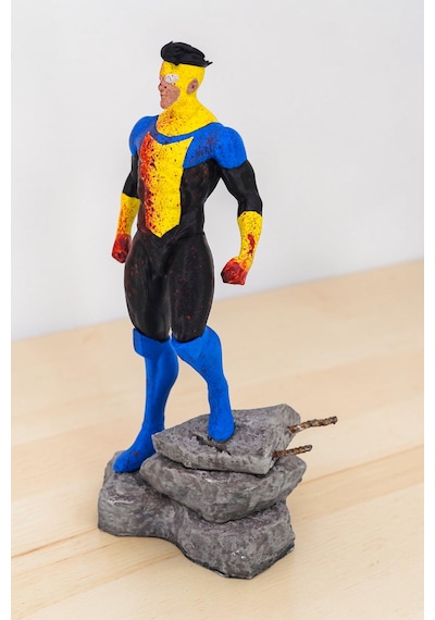 Invincible Mark Grayson Figür 20 Cm
