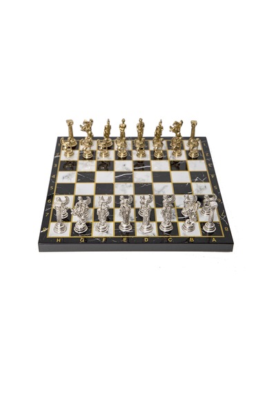 Lüks Metal Satranç Takımı Krom Kaplama Pegasus Atları & Klasik Mermer Desenli Siyah Tahta 20 Cm.