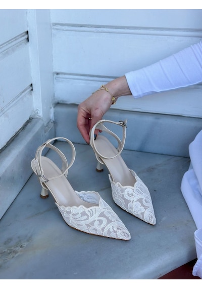 Ervanın Butiği Bej Dantel Vusuel Nakışlı Arka Bant Detaylı Kadın Stiletto-6144
