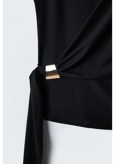 Sateen Kuşak Detaylı Aksesuarlı Bluz - Siyah-137610