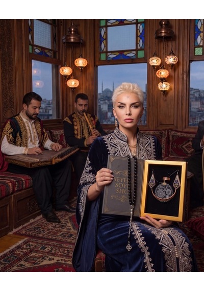 Özel Tasarım Kitap Kutulu Kadın Bakır Takı Seti Ve Tesbih Kombini - Kolye Küpe Bileklik Yüzük 5 Parça Otantik Şık Hediyelik - Doğum Günü Yıl Dönümü Anneler Günü Kadınlara Özel Gösterişli Hediye - N-00017 Özel Tasarım Kitap Kutulu Kadın Bakır Takı Seti Ve Tesbih Kombini - Kolye Küpe Bileklik Yüzük 5 Parça Otantik Şık Hediyelik - Doğum Günü Yıl Dönümü Anneler Günü Kadınlara Özel Gösterişli Hediye - N-00017