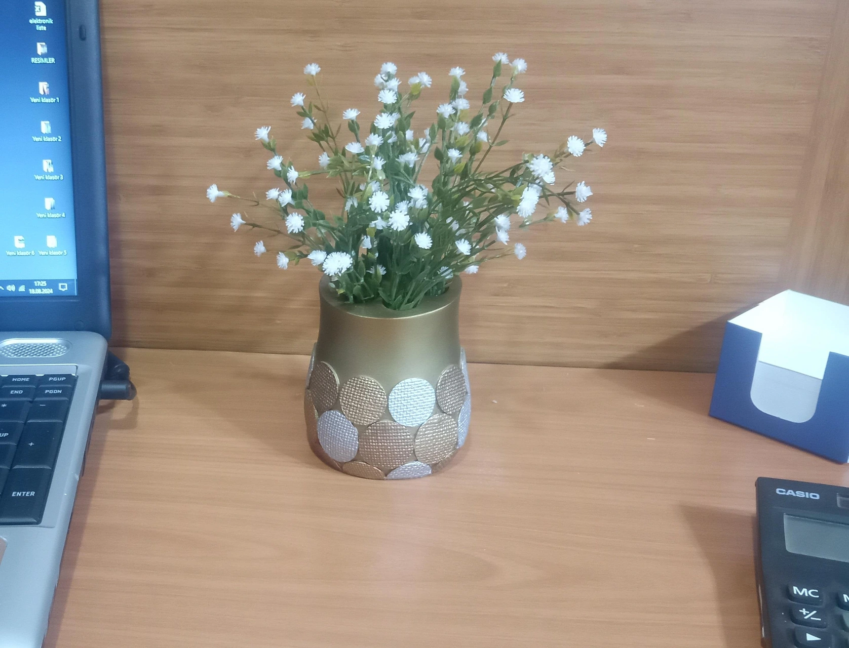 2 Adet Vazo Dahil,vazoda Çiçek,beyaz Yapay Çiçek,vazo Dekoratif Altın Puanlı Poliresin 9x9x15cm Çok Renkli