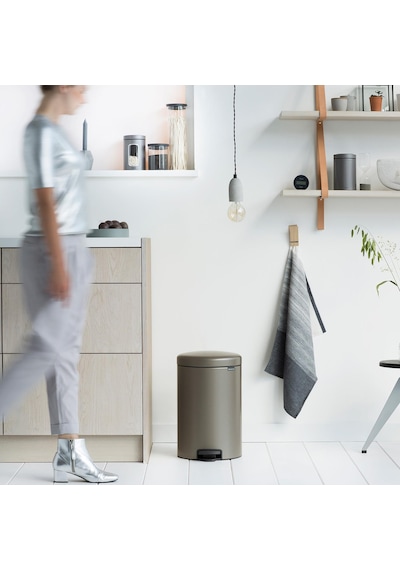 Brabantia Çöp Kutusu 20 Litre Newicon Pedallı Platin 114045