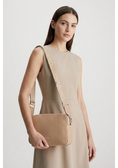 Calvin Klein Kadın Marka Logolu Günlük Kullanıma Uygun Bej Omuz Çantası Lv04f3642g Raj
