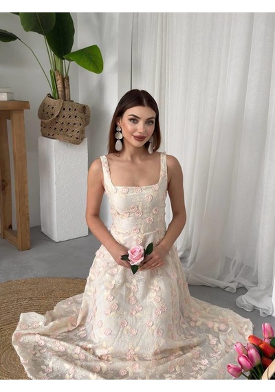 Nils Butik Pudra Çiçek İşlemeli İthal Yoryo Şifon Kare Yaka Askılı Midi Elbise Beyaz