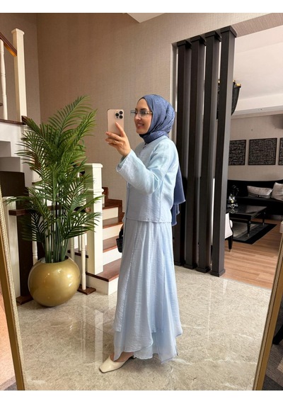 Zara Tensel Bağcık Detaylı Bluz Ve Çok Parçalı Astarlı Etek Takımı Bebe Mavisi & Bej