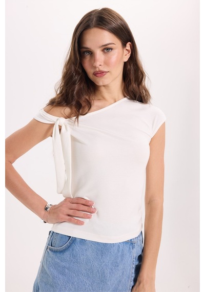 Tudors Kadın Slim Fit Dar Kesim Kısa Kollu Kayık Yaka Ekru Bluz-50540