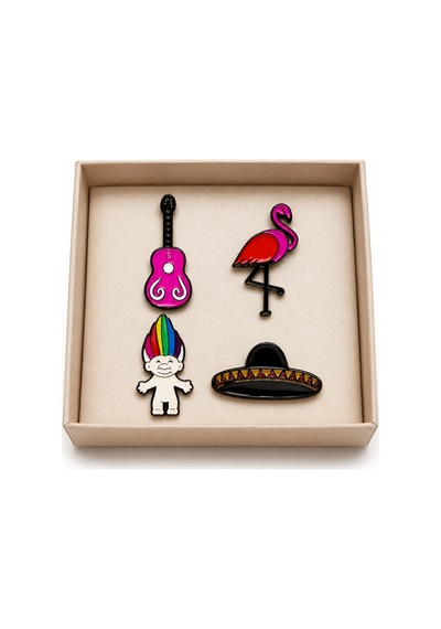Renkli Retro Figürler 4'lü Metal Rozet Seti Gitar, Flamingo, Troll Ve Sombrero Gri