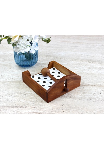 Doğal Akasya Ağacı Peçetelik - Rüzgar Korumalı Ağırlıklı Ahşap Masaüstü Kare Peçetelik - İç Ve Dış Mekan, Bahçe, Balkon Uyumlu 17x17 Cm Doğal Akasya Ağacı Peçetelik - Rüzgar Korumalı Ağırlıklı Ahşap Masaüstü Kare Peçetelik - İç Ve Dış Mekan, Bahçe, Balkon Uyumlu 17x17 Cm