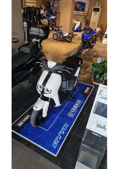 YAMAHA PADDOCK GYTR MOTOSİKLET ALT HALI