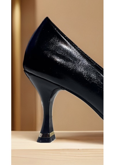 Altın Pabuç Kadın Topuklu Ayakkabı - Siyah Stiletto, Şık Kombinlerin Vazgeçilmezi Klasik Model Altın Pabuç Kadın Topuklu Ayakkabı - Siyah Stiletto, Şık Kombinlerin Vazgeçilmezi Klasik Model