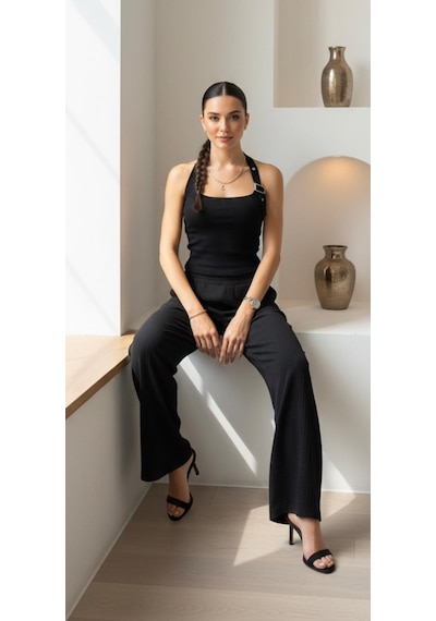Halter Yaka Demir Toka Detaylı Crop Top Body Siyah