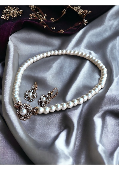 Beyaz Kristal Taşlı Yonca Figür İnci Kolye Ve Küpe Seti Beyaz