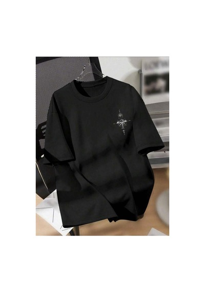 Medinenur Göğüs Pusula Baskılı Basic T-shirt Siyah