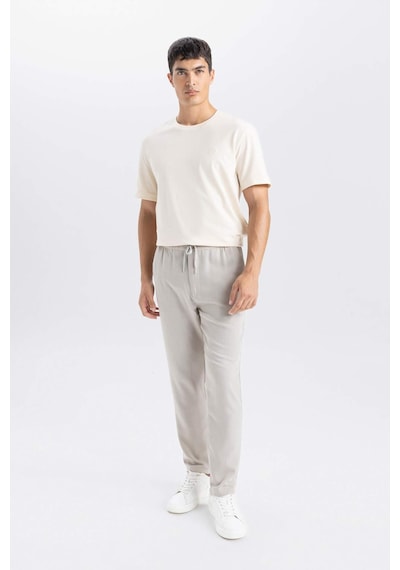 DeFacto Yazlık Jogger Pantolon Slim Fit Dar Kesim Beli Bağcıklı Cepli Düz Paça D8638AX24AUGR107 DeFacto Yazlık Jogger Pantolon Slim Fit Dar Kesim Beli Bağcıklı Cepli Düz Paça D8638AX24AUGR107