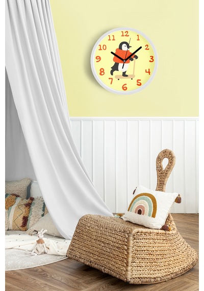 Güneş Gözlüklü Kaykay Yapan Sevimli Penguen Çocuk Odası Modern Duvar Saati - 30cm - Önü Camlı Beyaz