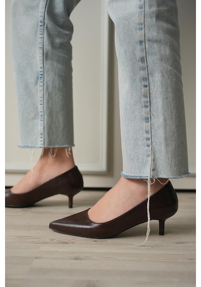 Esatsani Kahverengi Deri Sivri Burun Alçak Topuk 4 Cm Stiletto Dores Kadın Ayakkabı Kahverengi Deri Esatsani Kahverengi Deri Sivri Burun Alçak Topuk 4 Cm Stiletto Dores Kadın Ayakkabı Kahverengi Deri