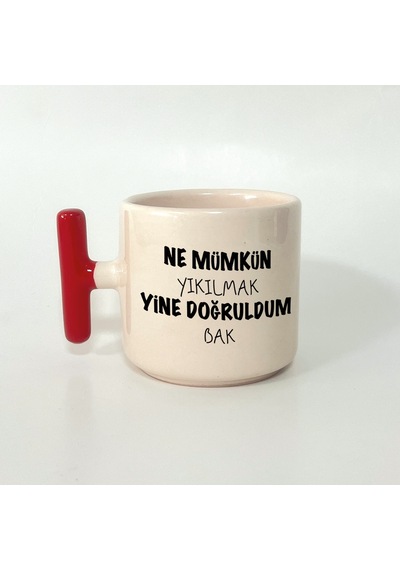 Ne Mümkün Yıkılmak Yine Doğruldum Bak Baskılı Kırmızı Kulplu T Kupa