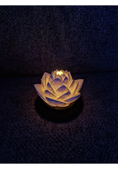Zarif Lotus Çiçeği Tealight Mumluk - Huzur Meditasyon Odaklı Dekoratif Işık Çok Renkli