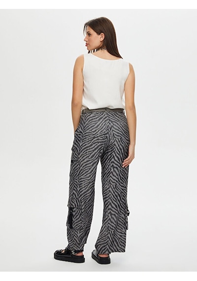 Faik Sönmez Kendinden Jakarlı Kargo Cep Detaylı Wide Leg Fit Viskon Pantolon S25pnt026 Us25pnt02613 Antrasit Faik Sönmez Kendinden Jakarlı Kargo Cep Detaylı Wide Leg Fit Viskon Pantolon S25pnt026 Us25pnt02613 Antrasit