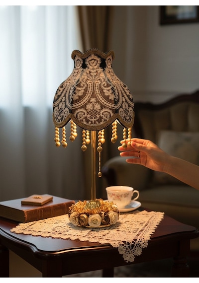 Füme Kadife Kaplı Beyaz İşlemeli Başlık Gold Metal Çiçek Süslemeli Ayaklı Klasik Abajur 50x25cm