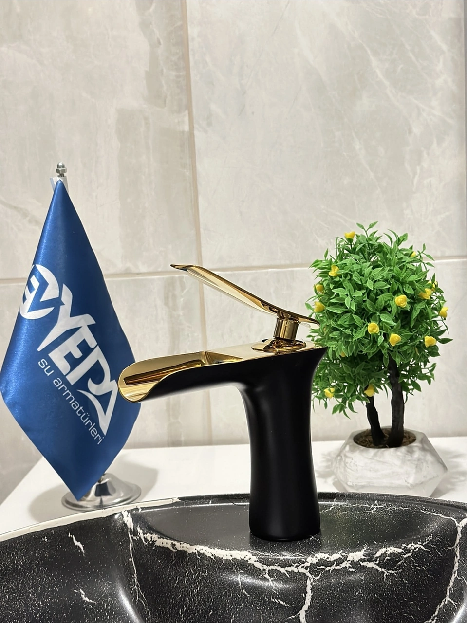 Evyepa Siyah Altın Kısa Şelale Çanak Lavabo Musluk Sıcak Soğuk Girişli Ve Pirinç Gold