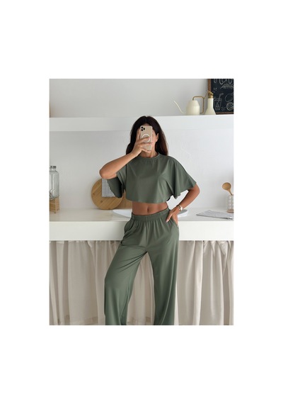 Gugus Yazlık Takım - Alt Üst Kadın Dokulu Kumaş -baggy Pantolon + Salaş Üst Koyu Yeşil Gugus Yazlık Takım - Alt Üst Kadın Dokulu Kumaş -baggy Pantolon + Salaş Üst Koyu Yeşil