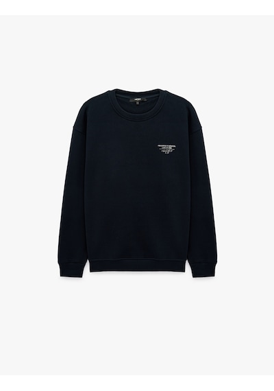 Koton Uzun Kollu Rahat Kalıp Üç İplik Şardonlu Pamuklu Bisiklet Yaka Arkası Baskılı Sweatshirt Lacivert 7wam70211mk Koton Uzun Kollu Rahat Kalıp Üç İplik Şardonlu Pamuklu Bisiklet Yaka Arkası Baskılı Sweatshirt Lacivert 7wam70211mk