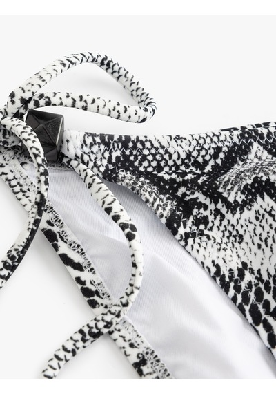 Koton Yanları Bağlamalı İpli Yılan Derisi Desenli Bikini Altı Siyah Desenli 5sak00113mm Siyah Desenli Koton Yanları Bağlamalı İpli Yılan Derisi Desenli Bikini Altı Siyah Desenli 5sak00113mm Siyah Desenli