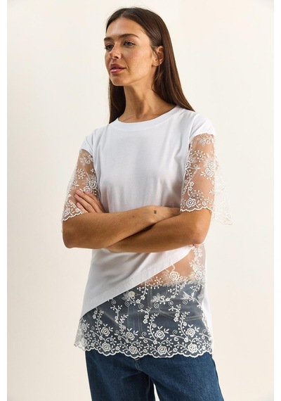 Shade Kadın Bisiklet Yaka Dantel Garnili Asimetrik Kesim Relaxed Fit T-shirt 2225 60286125 - Beyaz Shade Kadın Bisiklet Yaka Dantel Garnili Asimetrik Kesim Relaxed Fit T-shirt 2225 60286125 - Beyaz