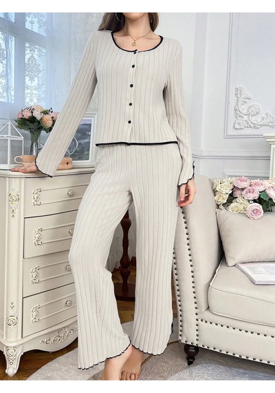 Bella Notte Bej Pamuklu Yırtmaçlı Fiyonk Detaylı Pijama Takımı