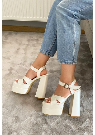 Preshley Kadın Elina Sedefli Beyaz Çapraz Bantlı 15 Cm Platform Topuklu Ayakkabı Beyaz 1