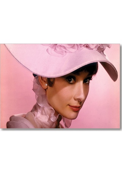 Cakasepetim Audrey Hepburn Pembe Şapkalı Ve Elbiseli Yakın Çekim Ahşap Mdf Tablo
