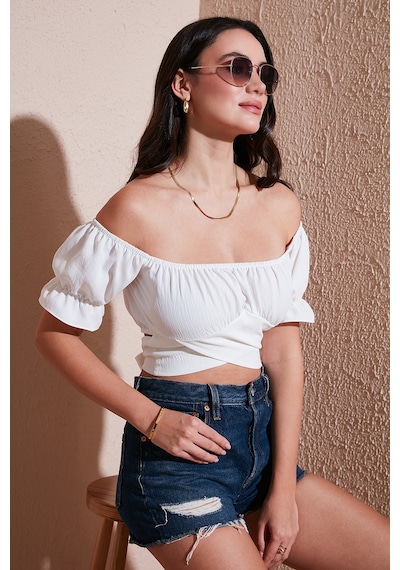 Lela Regular Fit Madonna Yaka Bağlama Detaylı Crop Bayan Bluz 6527017 Beyaz
