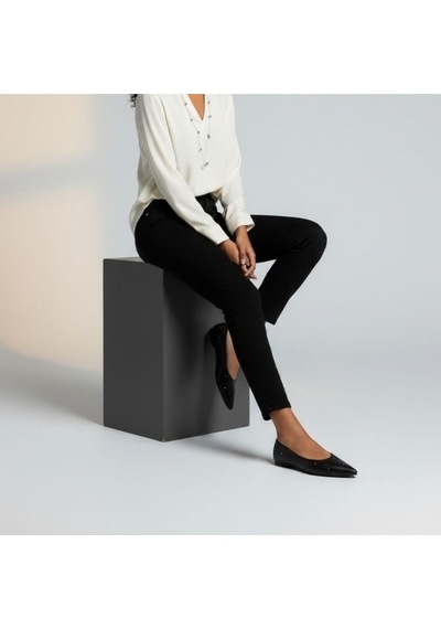 Ne&ve Shoes Siyah Deri Çapraz Dikiş Detaylı Pimli Kadın Sivri Burun Babet