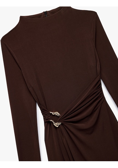 Koton Koton X Sibil Çetinkaya - Uzun Kollu Dik Yaka Metal Aksesuarlı Slim Fit Maxi Elbise Kahverengi 7wak80008fk Kahve