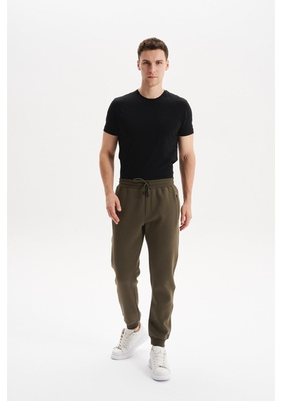 AR-MA Arma Erkek Örme 3 İplik Kumaş Dar Paça Eşofman Altı Regular Fit Lastikli Bel %70 Pamuk %30 Polyester K30174681602 Haki AR-MA Arma Erkek Örme 3 İplik Kumaş Dar Paça Eşofman Altı Regular Fit Lastikli Bel %70 Pamuk %30 Polyester K30174681602 Haki