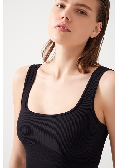 Los Ojos Kadın Siyah Askılı Fitilli Kare Yaka Crop Top Büstiyer Square Siyah Siyah Los Ojos Kadın Siyah Askılı Fitilli Kare Yaka Crop Top Büstiyer Square Siyah Siyah