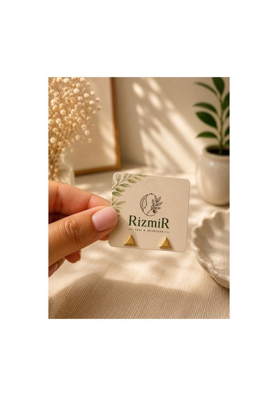 Gold Renk Üçgen Geometrik Minimal Kadın Çivi Küpe Altın